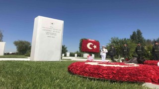 Eski Cumhurbaşkanı Cevdet Sunay, ölüm yıl dönümünde mezarı başında anıldı