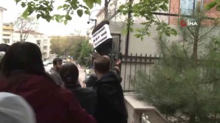 Evlat nöbeti tutan babalar HDP Genel Merkezine siyah çelenk bıraktı