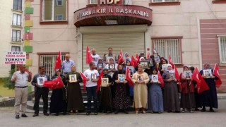 Evlat nöbetindeki anne Mutludan HDPye tepki: “Davaları için kendi çocuklarını göndersinler”