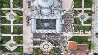 Fatih Camiinde bayram namazı havadan görüntülendi