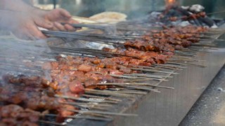 Festivalde 1 ton kuzu ciğeri tüketildi