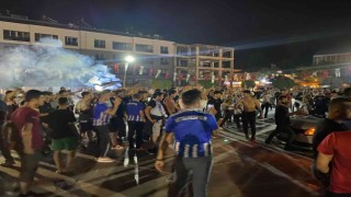 Fethiyespor taraftarı, 2. ligi kutladı