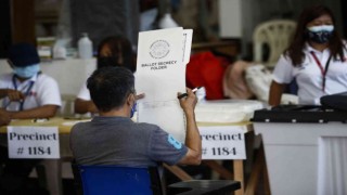 Filipinlerde halk, yeni Devlet Başkanını seçiyor