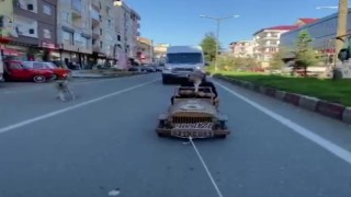 FormuLaza özgü tahta arabayla trafiğe çıktı