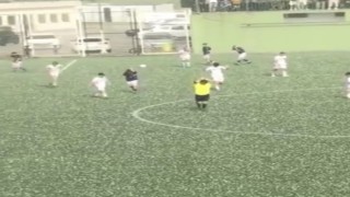 Futbolcular doluya böyle yakalandı...Bursada maçı durduran dolu