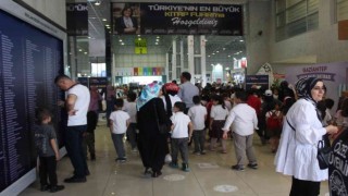 Gaziantep Kitap Fuarını ilk üç günde 300 bine yakın kişi ziyaret etti