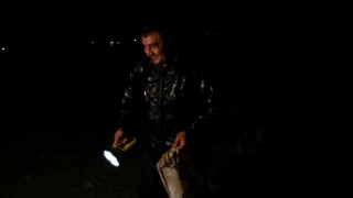 Gece dağda yağmurda onun peşindeler
