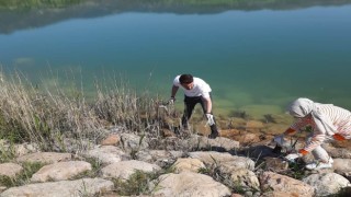 Gedizde doğa dostu öğrencilerden çevre temizliği