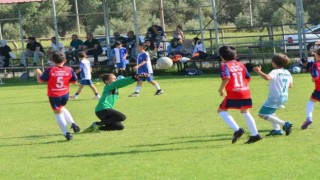 Geleceğin futbolcuları Yunusemre Hazırlık Turnuvasında buluştu