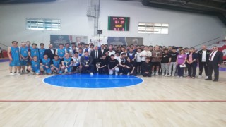 Genç Erkekler Futsal ve Basketbol şampiyonaları kupalarını aldı