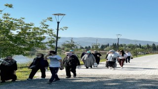 Genç ve yaşlılar doğa yürüyüşünde buluştu