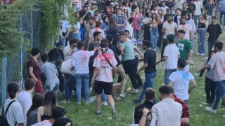 Gençlik festivalinde yumruk ve tekmeler havada uçuştu