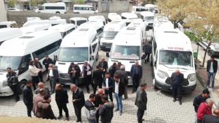 Gevaşta minibüsçüler kontak kapattı