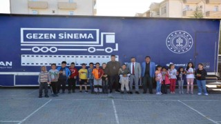 Gezen sinema tırı Emette çocuklarla buluştu