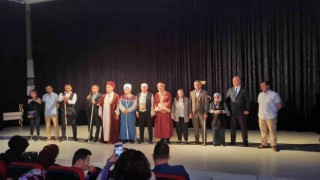 Görme engelli bireyler tiyatro oyunu sergiledi