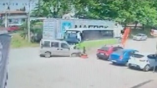 Halk otobüsü ile hafif ticari araç çarpıştı: 4 yaralı