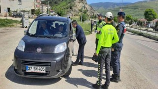 Hanönüde Karayolu Trafik Haftasında sürücüler bilgilendirildi