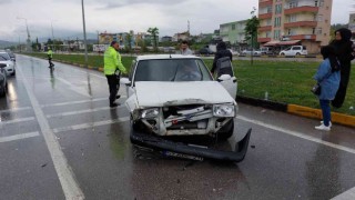 Hastaneye giderken kaza geçirdiler