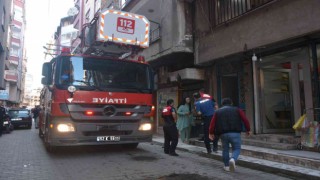 Havalandırma boşluğuna atılan sigara izmaritleri yangına neden oldu
