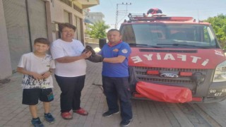 Havalandırma boşluğunda mahsur kalan kediyi itfaiye kurtardı