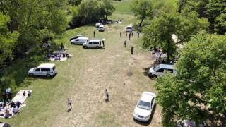 Havaların ısınması ile piknikçiler Arnavutköye akın etti