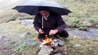 Hazirana sayılı günler kala çobanların kar ve çay keyfi