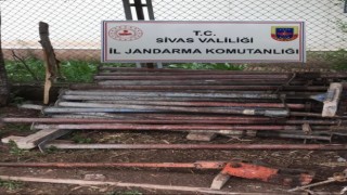 Hırsızlık zanlıları jandarmadan kaçamadı