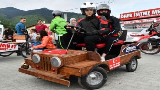 Hurdalardan yaptıkları araçlarla yarıştılar