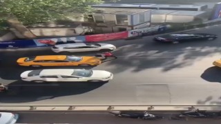 İki taksicinin tekmeli yumruklu müşteri kavgası kamerada