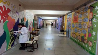 İlkokulun koridoru sanat sokağı oldu