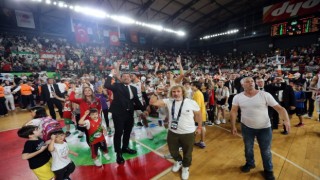 ING Basketbol Süper Ligi Play-Off: Pınar Karşıyaka: 79 - Anadolu Efes: 73