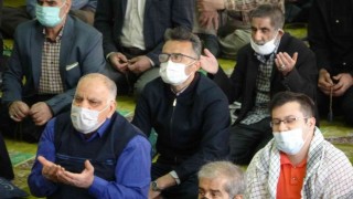 İranda Müslümanlar bayram namazında bir araya geldi