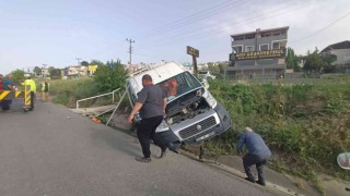 İşçi servisi devrildi: 6 yaralı