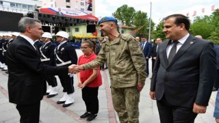 Isparta Valisi Aydın Baruş görevine başladı