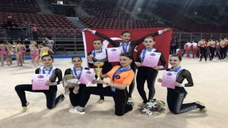 İstanbul Şavkar Kulübü Estetik Cimnastik Takımı, Bulgaristandan altın madalya ile döndü