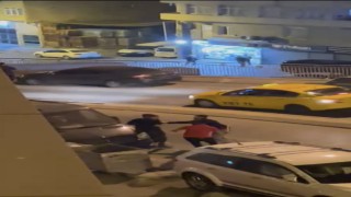 İstanbulda anneleri boşanan ikiz kardeşi sopayla döven amcalar yakalandı