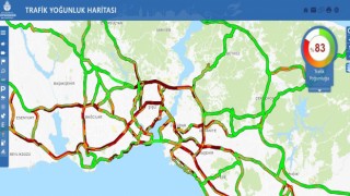 İstanbulda beklenen yağış başladı: Trafik yoğunluğu yüzde 83 oldu