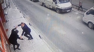 İstanbulda dehşet anları kamerada: Yolda karşılaştığı kuzenini vurdu