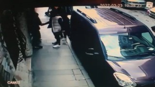 İstanbulda “Hazır mı” şifresini çözen polis torbacıyı suçüstü yakaladı