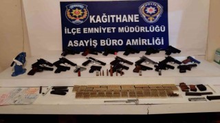 İstanbulda silah kaçakçılığı operasyonu: 22 tabanca ve binlerce mermi ele geçirildi