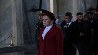 İYİ Parti lideri Meral Akşener Gençlerle Anıtkabir'i Ziyaret Etti