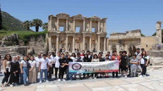 İzmir polisinden öğrencilere gezi morali