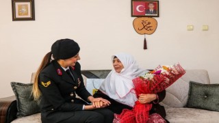 Jandarma, ‘Anneler Gününde şehit annelerini unutmadı