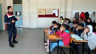 Jandarma ekiplerinden öğrencilere trafik eğitimi