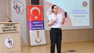 Jandarma, Osmaniye'de üniversite öğrencilerine KADES Uygulamasını tanıttı