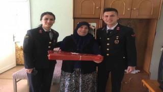 Jandarmadan Anneler Gününde anlamlı ziyaret