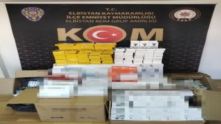 Kaçak cep telefonu aksesuarlarını satmak isterken yakalandı