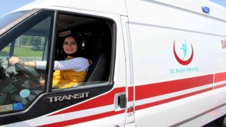 Kadın sağlık çalışanlarına ‘ambulans sürüş teknikleri eğitimi verildi