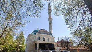 Kadınların ekmek yaparak yaptırdığı cami ibadete açıldı