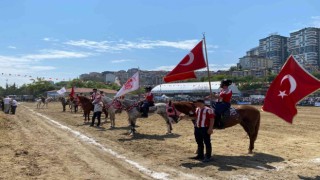 Kağıthanede Geleneksel Atlı Cirit Şöleni